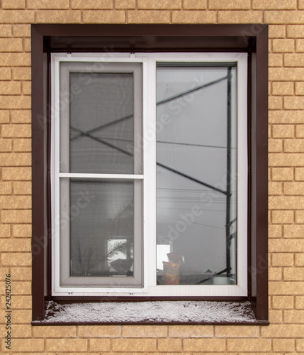 Installation of metal windows on the house