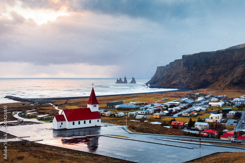 Ταπετσαρία Scenic view of Vik, town in south Iceland