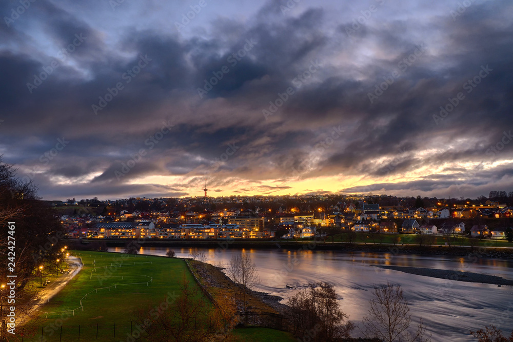 Sonnenaufgang über Trondheim