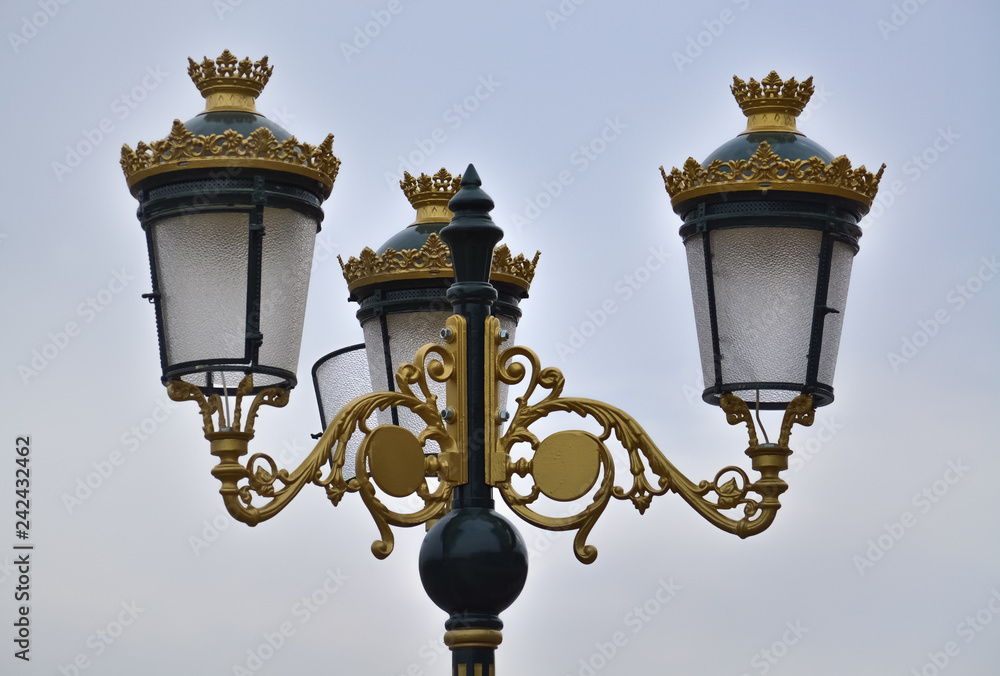 Decorative street lamp