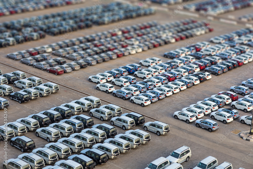 Ταπετσαρία Dubai, UAE - January 03, 2017:  New cars in rows stored at port Rashid in Dubai,