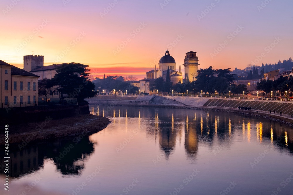 Fototapeta premium Verona da ponte pietra