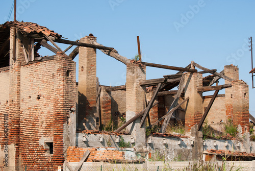 Tableau sur toile Part of abandoned animal husbandry building