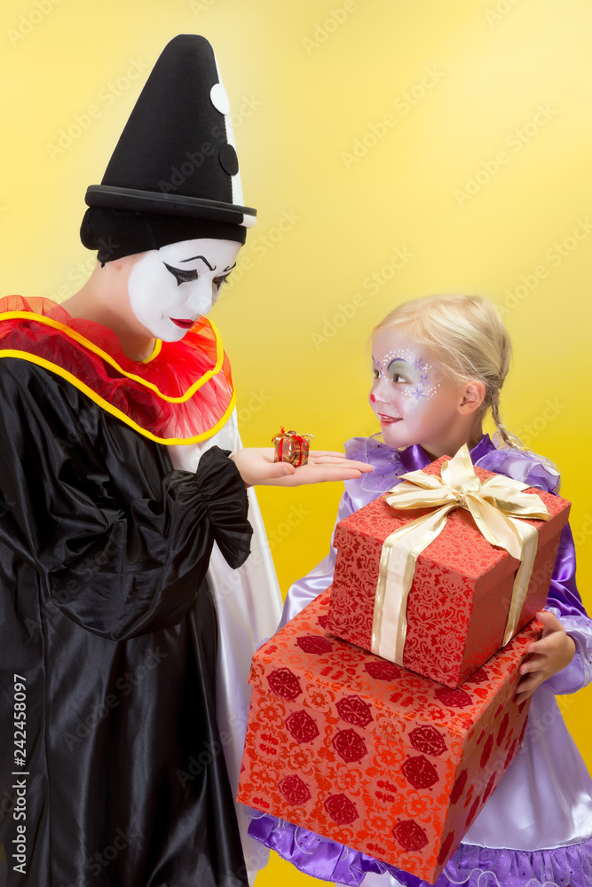 Small and big presents for clowns