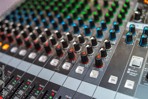 sound mixer console