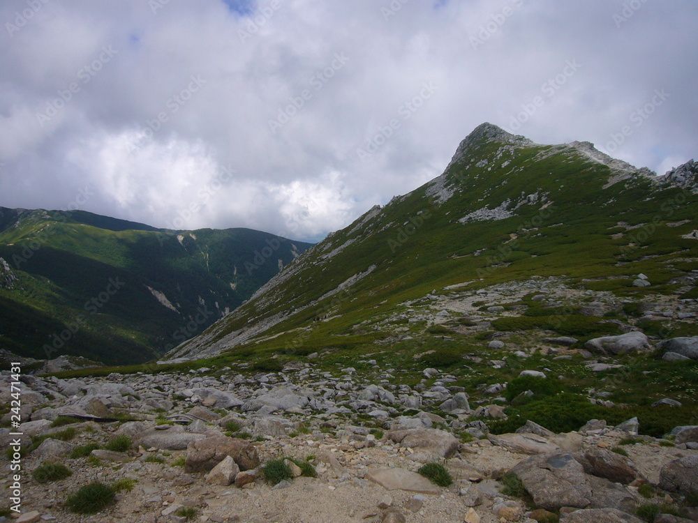 山 山