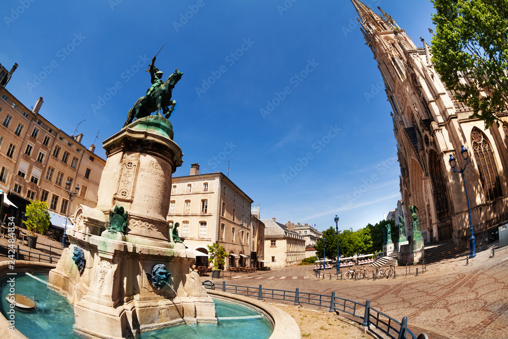 Ταπετσαρία Fountain near Basilique Saint-Epvre, town square, france