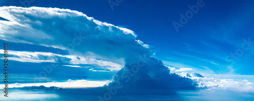 Giant cumulonimbus cloud