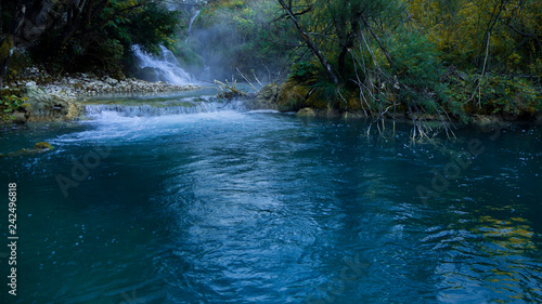 Fototapeta Naklejka Na Ścianę i Meble -  Waterfall and Lake within the colorful Plitvice National Park in Croatia