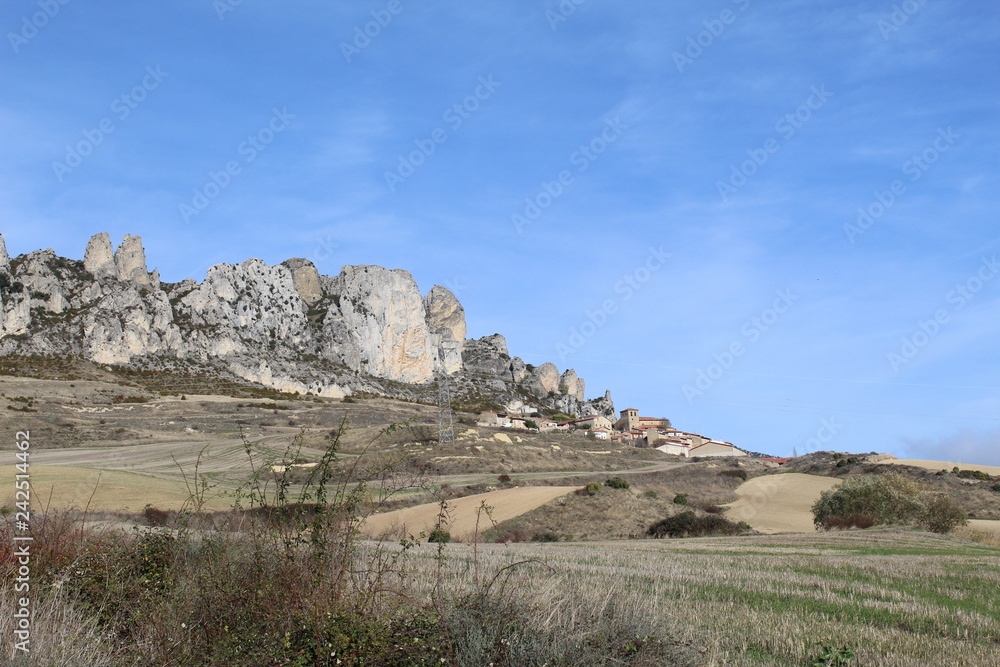 cellorigo,la rioja,comarca de haro,españa,vista peña luenga,montes obarenes cellorigo,la rioja,comarca de haro,españa,vista peña luenga,montes obarenes