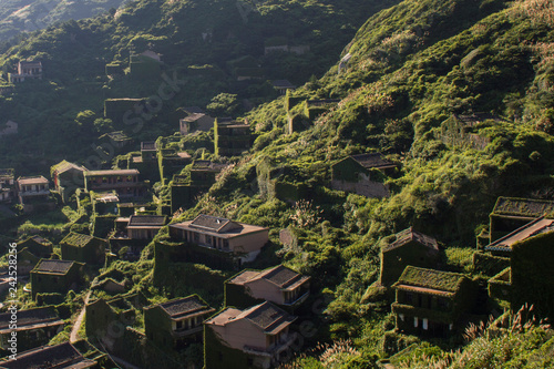 Photography Houtouwan, China's ghost fishing village swallowed by nature