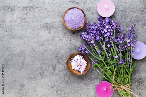Fototapeta Naklejka Na Ścianę i Meble -  Essential lavender salt with flowers top view.
