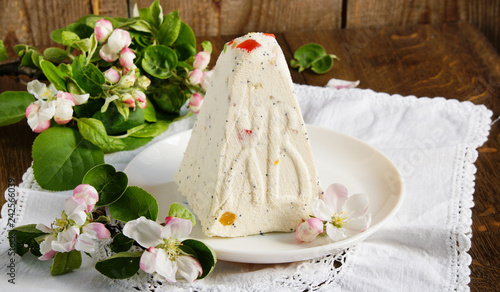 Obraz na plátne Traditional Easter quark dessert with the candied fruits