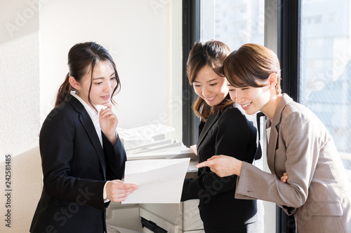 asian businesswomen working in office