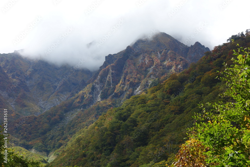 かっこいい岩山