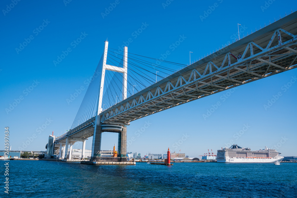 Naklejka premium 横浜ベイブリッジ