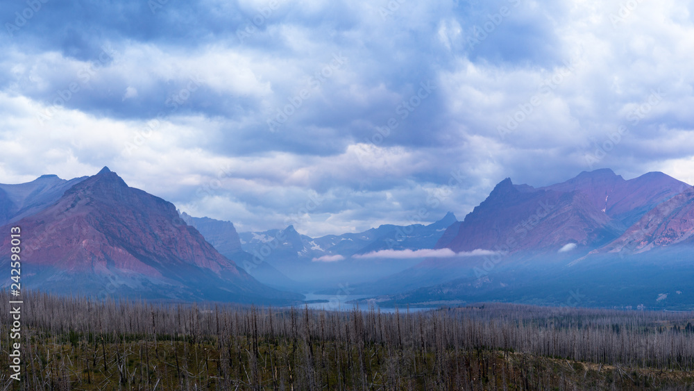 Fototapeta premium Sunrise in Glacier National Park
