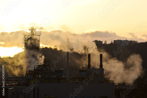 Bild auf Leinwand usine pollution fumée co carbone environnement planete