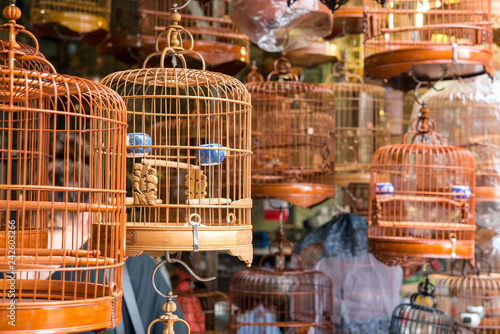Bamboo birdcages for sale in Bird Garden, Hong Kong 香港のバードガーデン（雀鳥花園）で売られる竹製の鳥かご