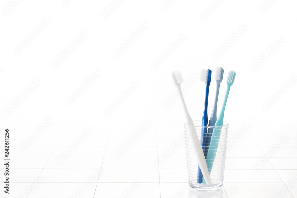 歯ブラシ バスルームイメージ Toothbrush and bathroom tile 歯ブラシ バスルームイメージ Toothbrush and bathroom tile