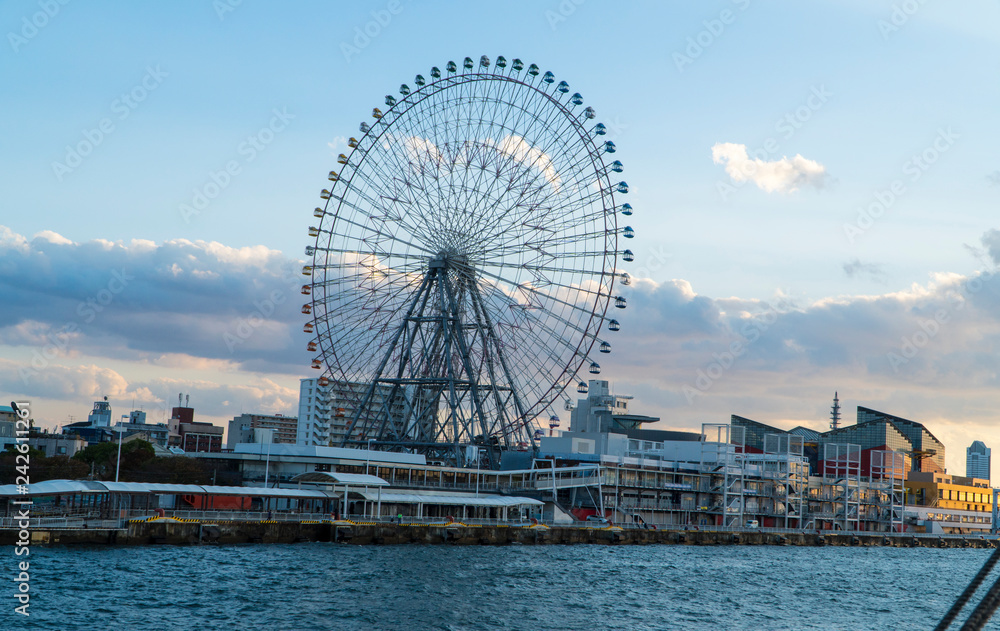 Osaka Merry Wheel, a memorable and elegant dream for all walks of life to ride to enjoy a great view of Osaka sea port and beautiful, landscape at dusk.