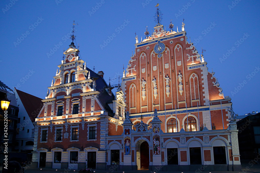 Obraz premium Schwab House and House of the Blackheads, at Town Hall Square, Riga, Latvia.