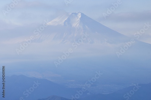 三頭山から望む富士山