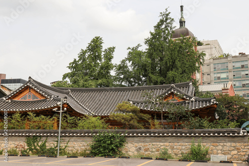 Seoul courtyards with national architecture