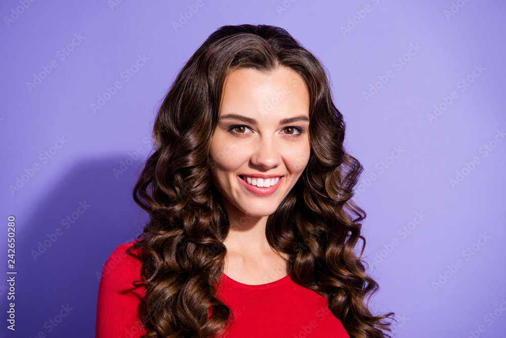 Φωτογραφία Close up portrait of pretty attractive brown haired she her girl