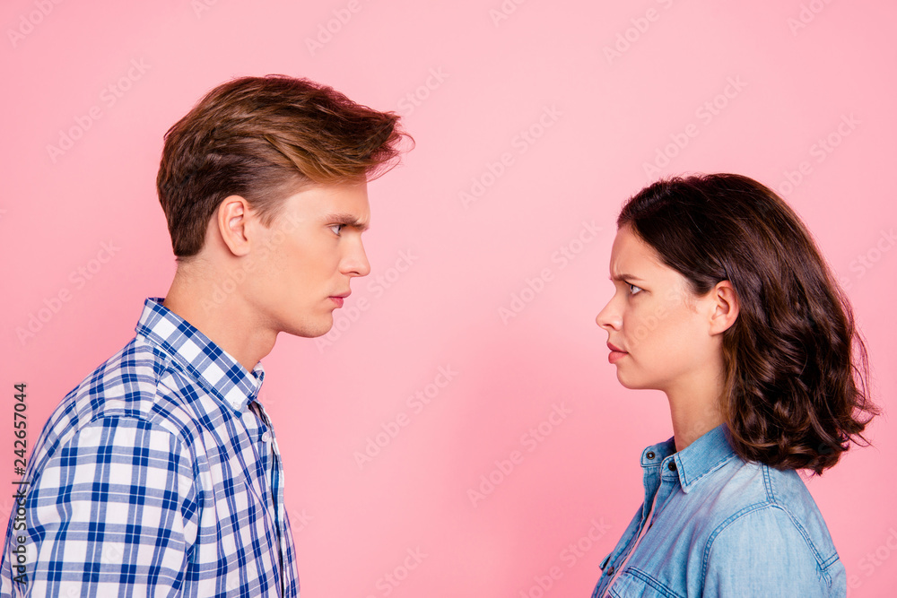 Side profile of a couple looking at each other Stock Photo - Alamy