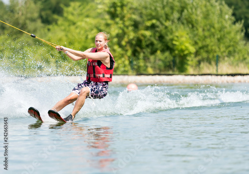 Schilderij op canvas Schöne Frau beim Wassersport