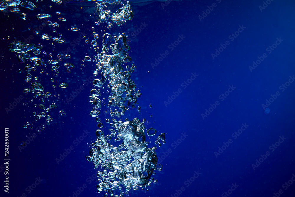 Fototapeta premium Ice cubes falling into the water