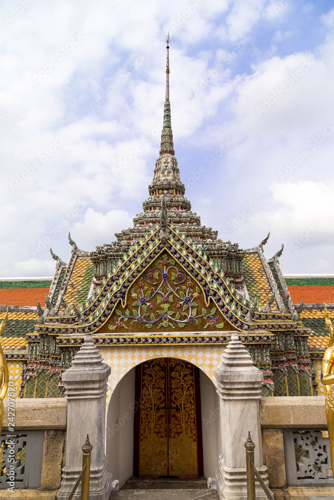 Fototapeta premium Bangkok the capital of Thailand. February 16. 2016.The royal grand palace in Bangkok. Traditional Thai style and dekoration on the buildings. Attractions for many tourists.