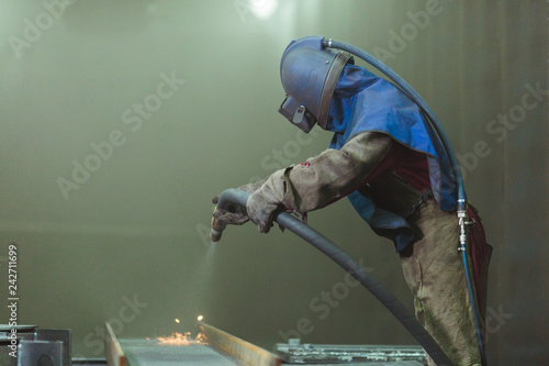 Foto Sandblast. Blasting metal.