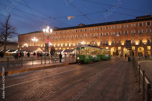 tram in piazza castello a torino in italia, europa