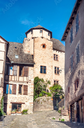Fototapeta Naklejka Na Ścianę i Meble -  Streets of Conques in the mountains of southern France on a sunny day