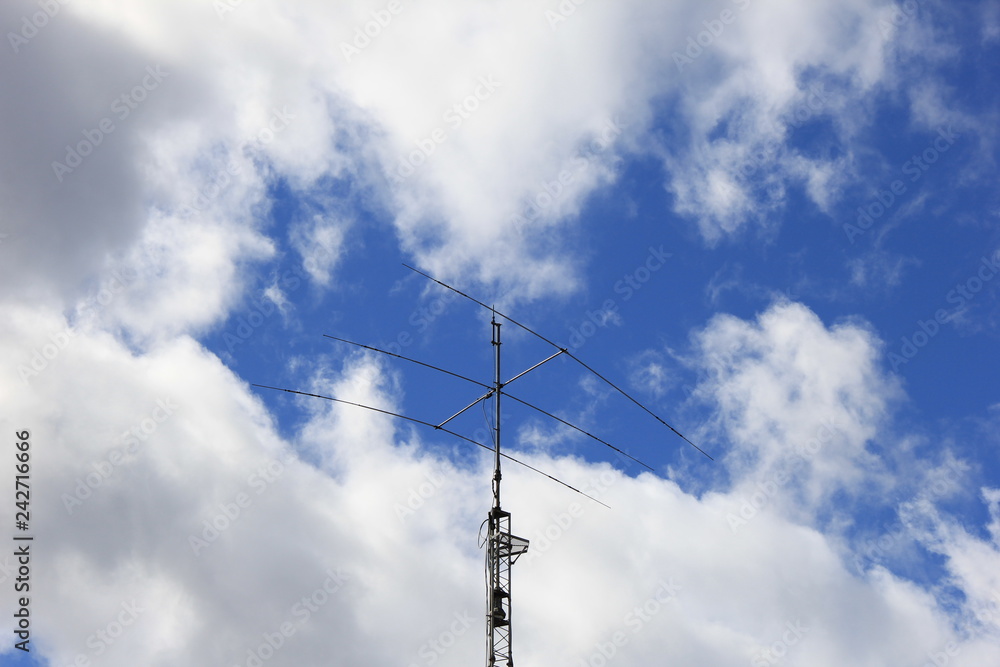 アンテナと雲と空 アンテナと雲と空