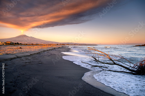 Fototapeta Naklejka Na Ścianę i Meble -  Spectacular volcanic ash plume