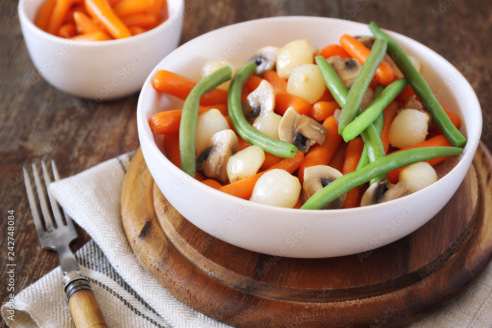 Vegetarian cuisine. Stewed vegetables: carrots, green beans, braised onion with mushrooms Vegetarian cuisine. Stewed vegetables: carrots, green beans, braised onion with mushrooms