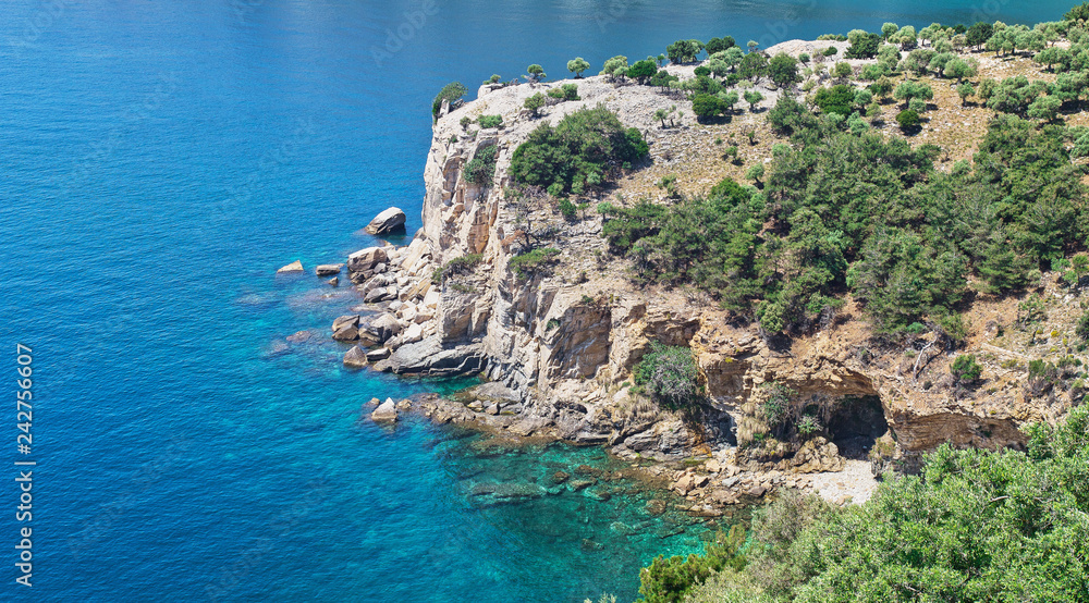 Fototapeta premium beautiful ocean views in clear weather from the coast of Thassos, the Greek island.