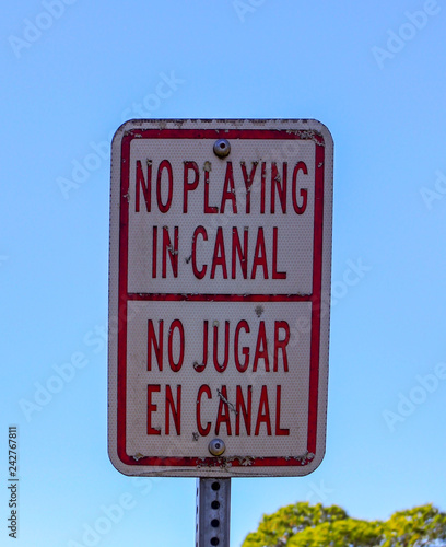 No Playing in Canal sign (Spanish & English)