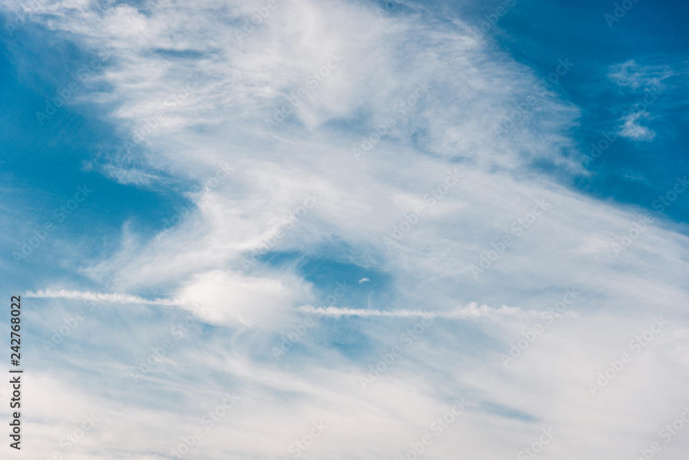 Obraz premium blue sky with white clouds full frame