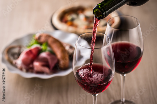 赤ワインとイタリア料理