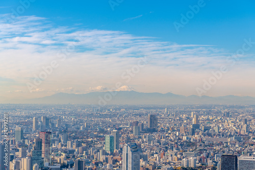 富士山と東京ビル群の空撮