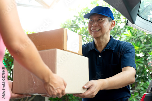 worker man delivery the boxs to woman