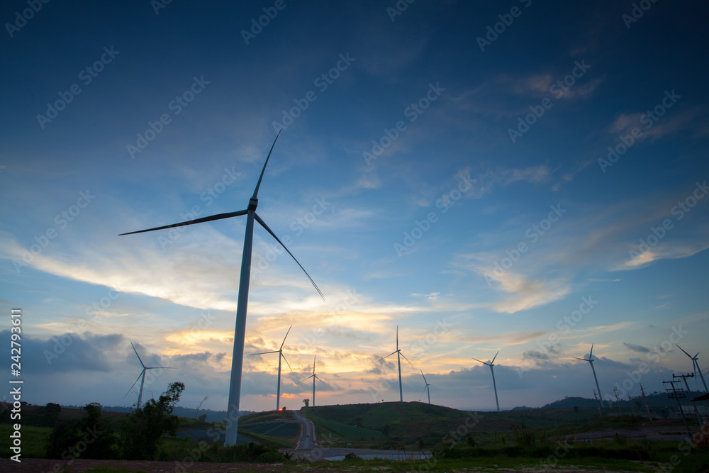 Obraz premium Silhouette of wind Turbine in sunset mood