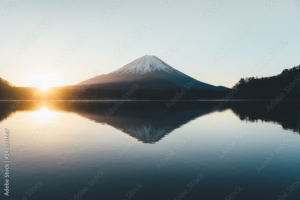 富士山　日の出　Mountain Fuji sunrise at dawn with peaceful lake reflection / Japan