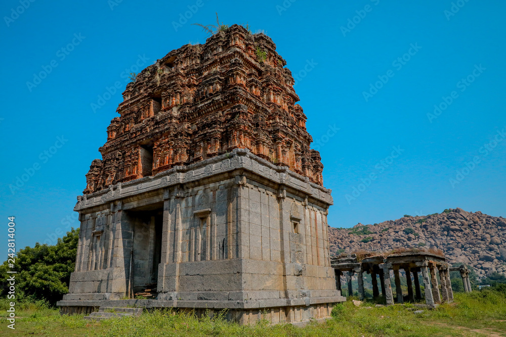 Hindu sculptures or architecture between the mountain, Gingee King fort at Gingee, Tamil Nadu, Hindu old temple , Gopuram