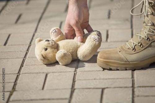 Tableau sur toile Soldier legs and toy