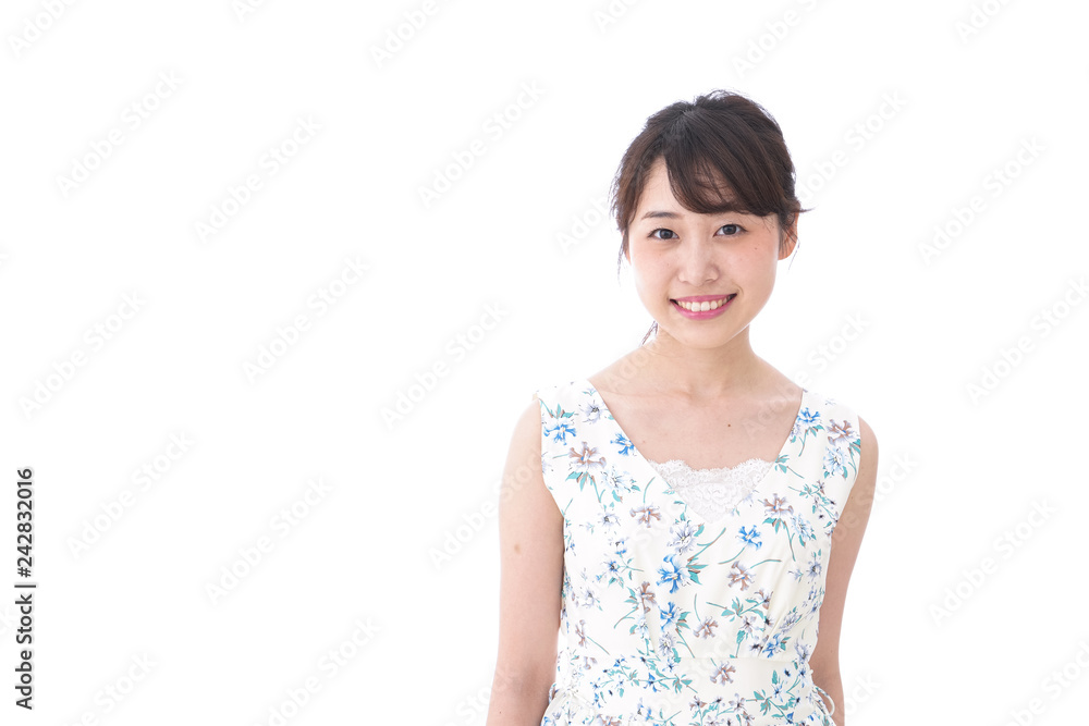 笑顔の若い美人女性